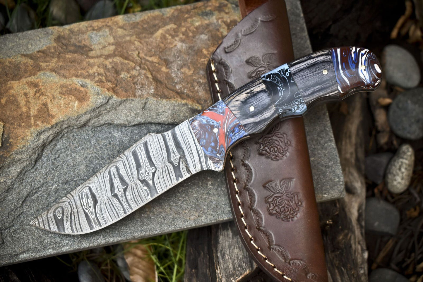 Twist Damascus Skinner Knife with Mixed Material Handle for Everyday Carry