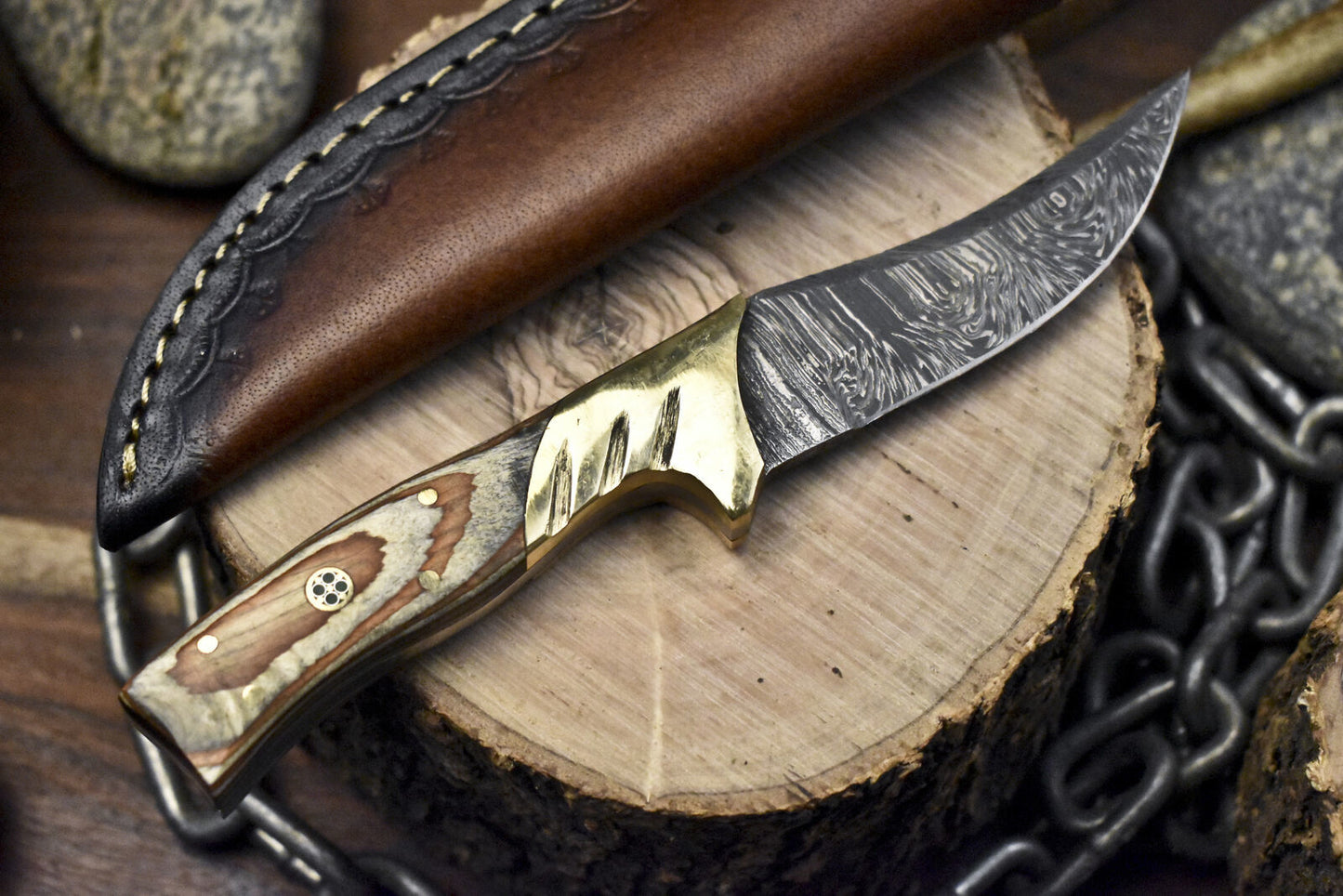 Twist Damascus Skinner Knife with Olive Wood Handle and Brass Guard