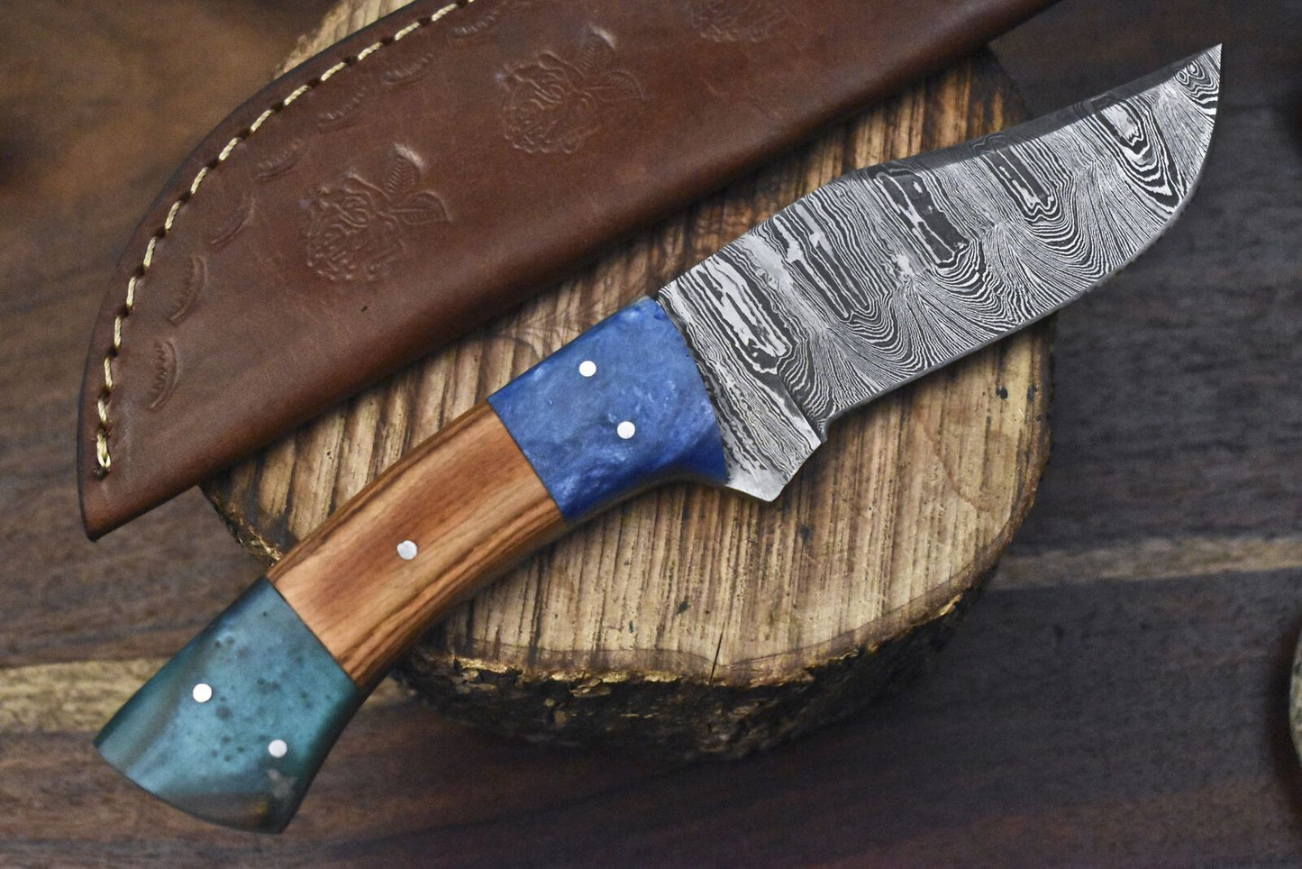 Twist Damascus Skinner Knife with Olive Wood Handle and Micarta Bolster EDC