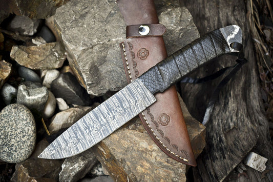 Twist Damascus Skinner Knife with Paracord Wrapped Wootz Handle – 12" Handmade Fixed Blade for Hunting