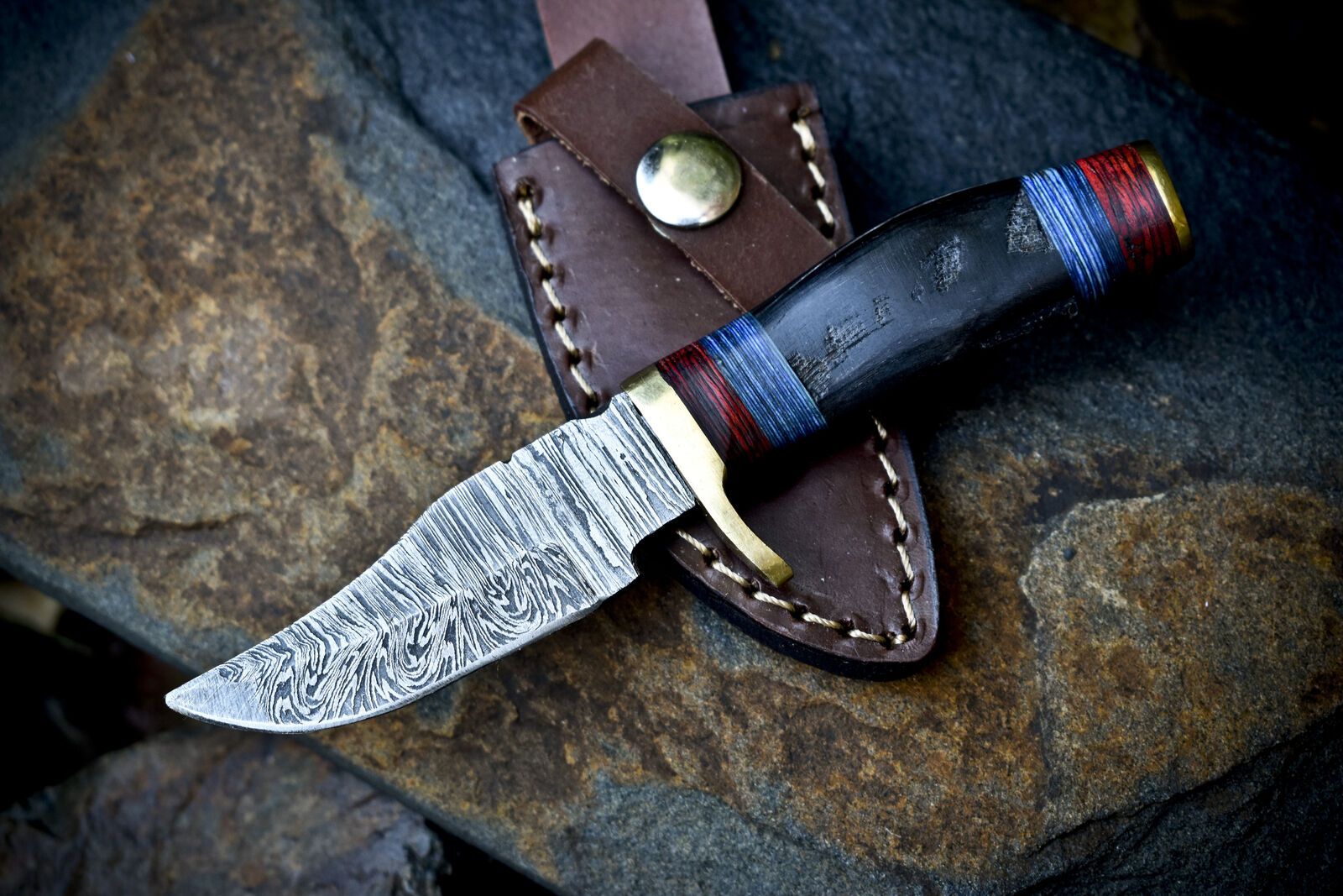 Twist Damascus Skinner Knife with Ram’s Horn Handle – Hand Forged Custom Camping Hunting Knife