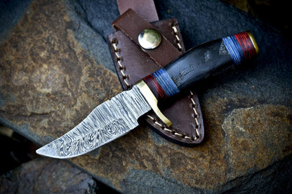 Twist Damascus Skinner Knife with Ram’s Horn Handle – Hand Forged Custom Camping Hunting Knife