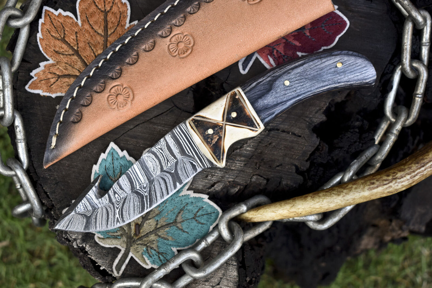 Twist Damascus Steel Skinner Knife with Gut Hook – Hardwood Handle & Leather Sheath for Hunting and Everyday Carry