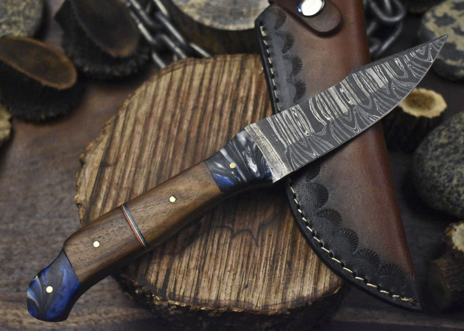 Twist Pattern Damascus Skinner Knife with Walnut Wood Handle – Custom Handmade Hunting Blade