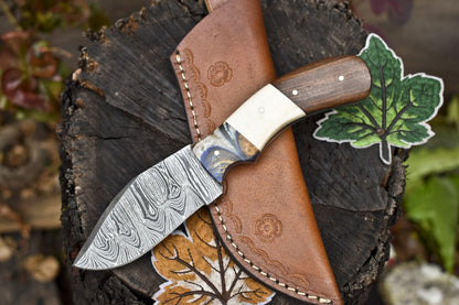 wist Damascus Skinner Knife with Bone and Wood Handle – Handmade EDC Hunting Blade